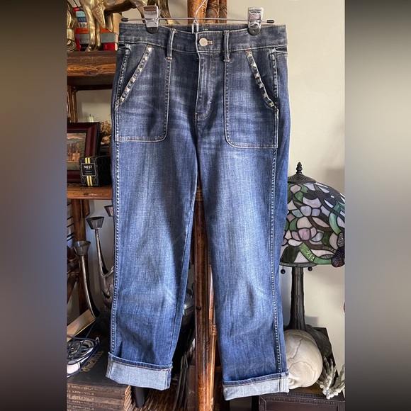 White House Black Market Denim - WHBM The Everyday Soft Straight Crop with Studded Pockets EUC Size 4